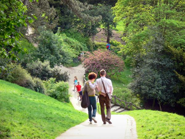 Visit the Buttes-Chaumont Park